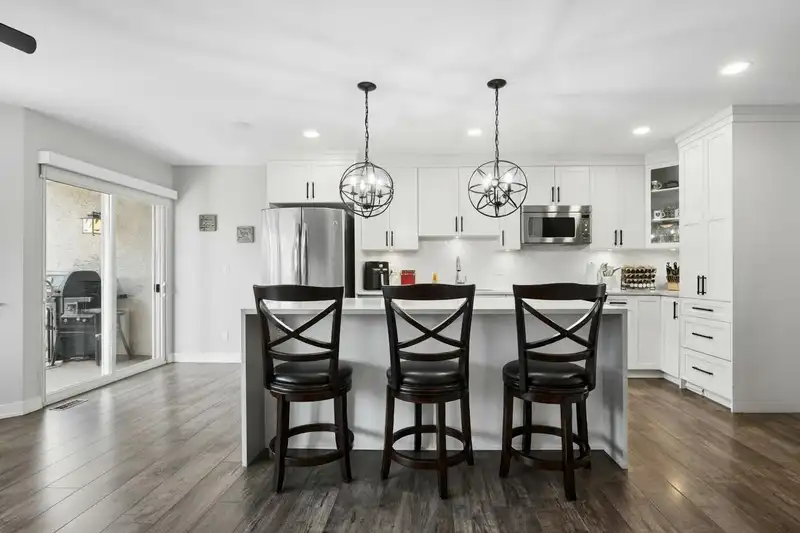33 22488 116 AVENUE - photo 1 of 24