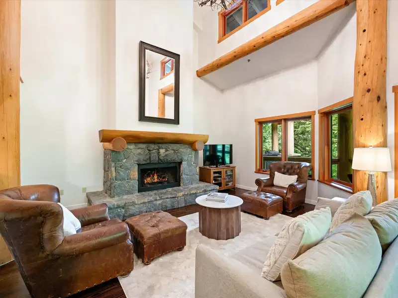 6 2240 NORDIC DRIVE - photo 2 of 39