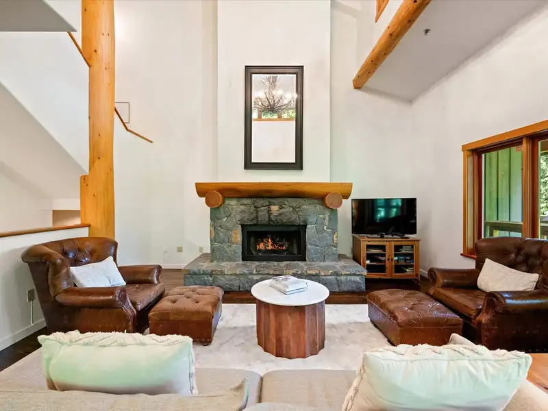 6 2240 NORDIC DRIVE - photo 3 of 39