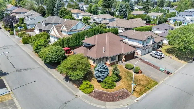 5955 189A STREET - photo 2 of 23