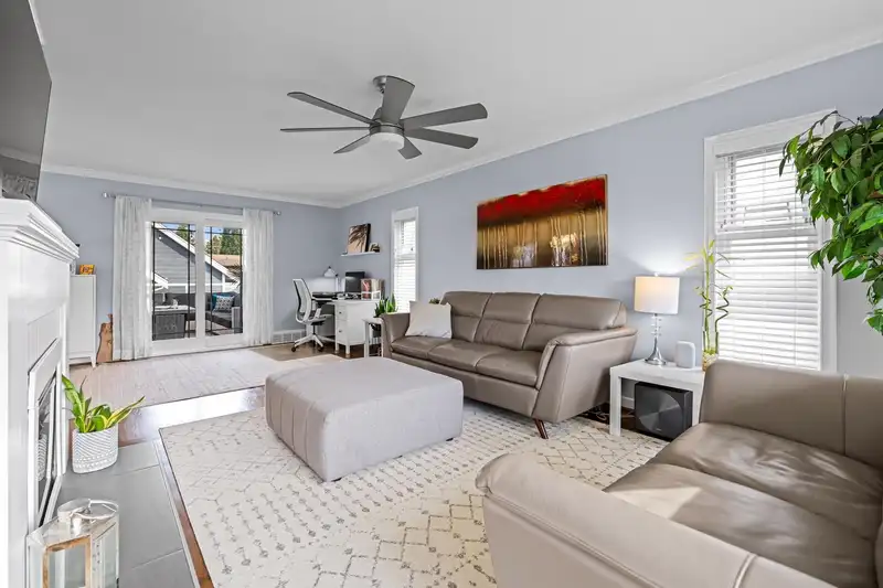 921 FIFTH STREET - photo 4 of 39
