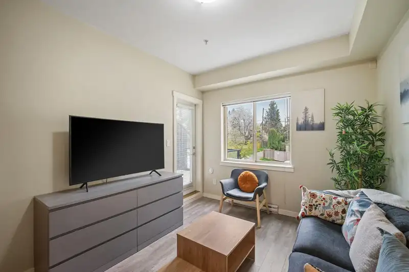 229 13789 107A AVENUE - photo 2 of 19