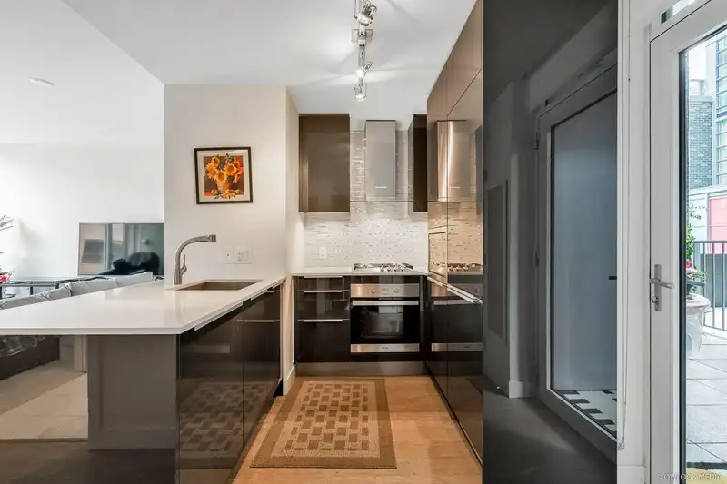 502 1283 HOWE STREET - photo 2 of 17