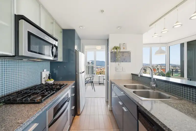 3302 33 SMITHE STREET - photo 4 of 40