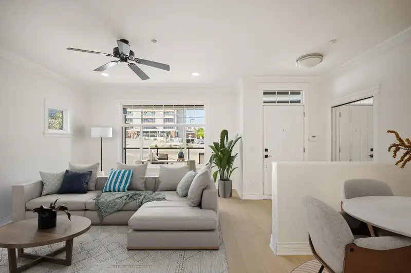 15554 RUSSELL AVENUE - photo 4 of 35