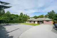 8386 144 STREET - thumbnail 1