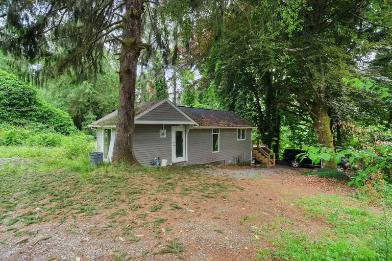 24742 100 AVENUE - photo 1 of 10