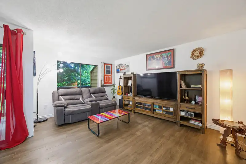 320 CORNELL WAY - photo 2 of 30