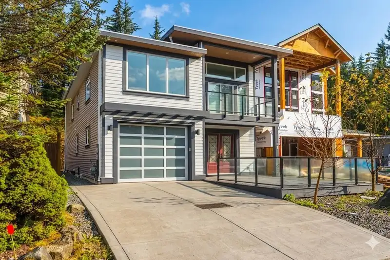 69 3295 SUNNYSIDE ROAD - photo 1 of 39