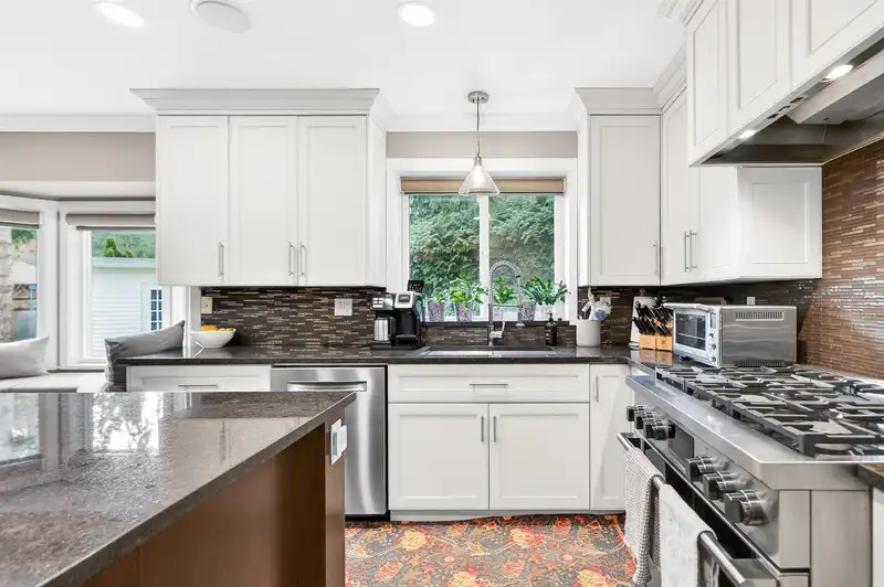13386 18A AVENUE - photo 3 of 28