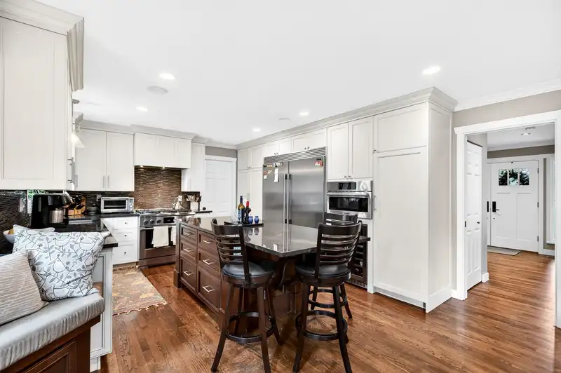 13386 18A AVENUE - photo 4 of 28