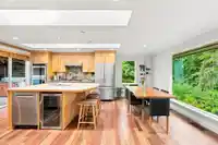 2360 MACKAY AVENUE - thumbnail 2
