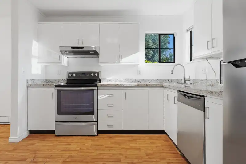 53 98 BEGIN STREET - photo 2 of 35