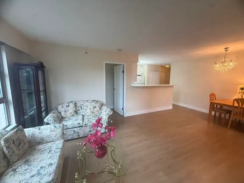 305 6119 COONEY ROAD - photo 3 of 24