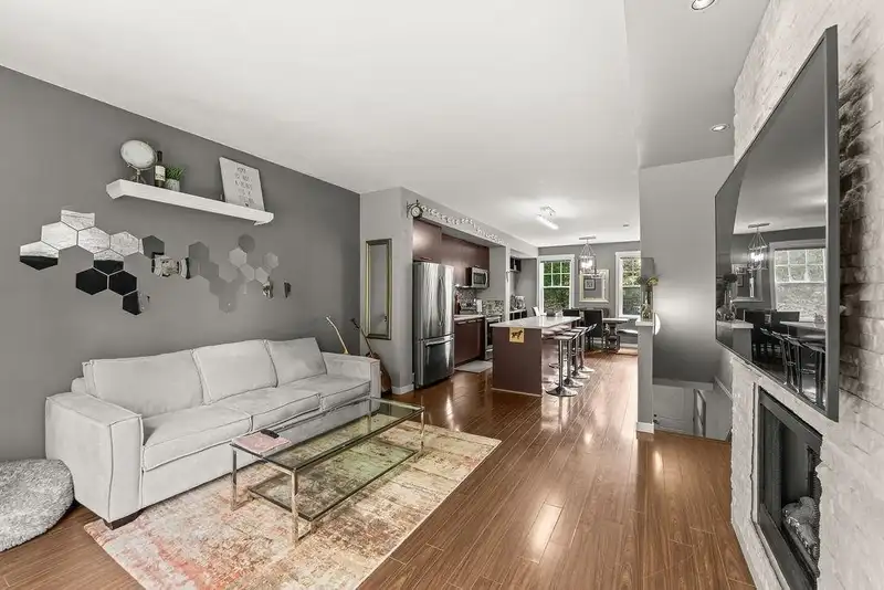 38 18983 72A AVENUE - photo 2 of 40