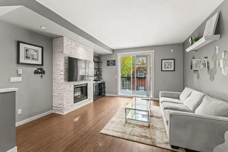 38 18983 72A AVENUE - photo 3 of 40