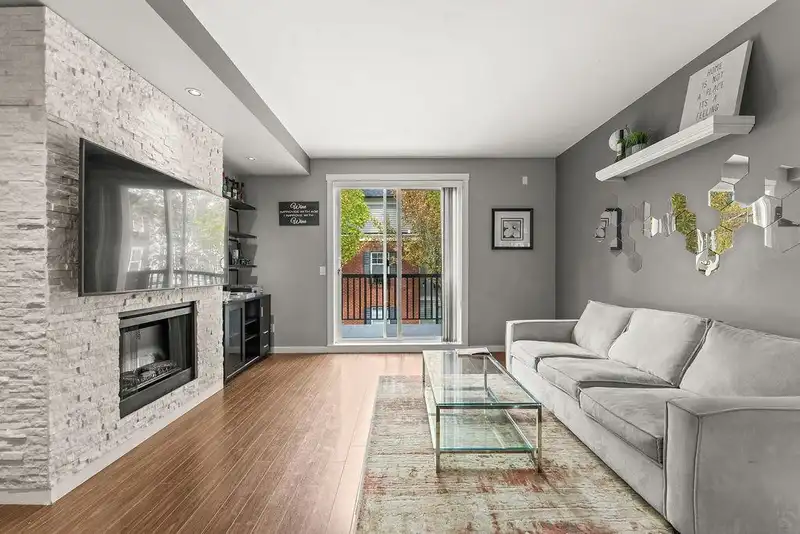 38 18983 72A AVENUE - photo 4 of 40