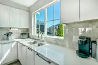 9 5311 ADMIRAL WAY - thumbnail 12