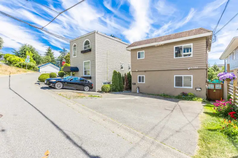 14788 GORDON AVENUE - photo 4 of 37