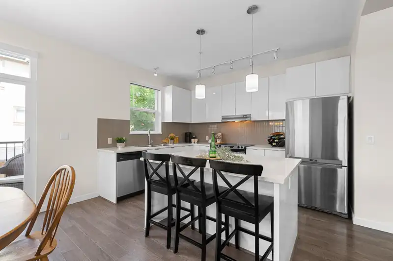 73 7848 209TH STREET - photo 3 of 29