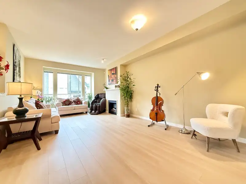 46 9133 SILLS AVENUE - photo 4 of 40