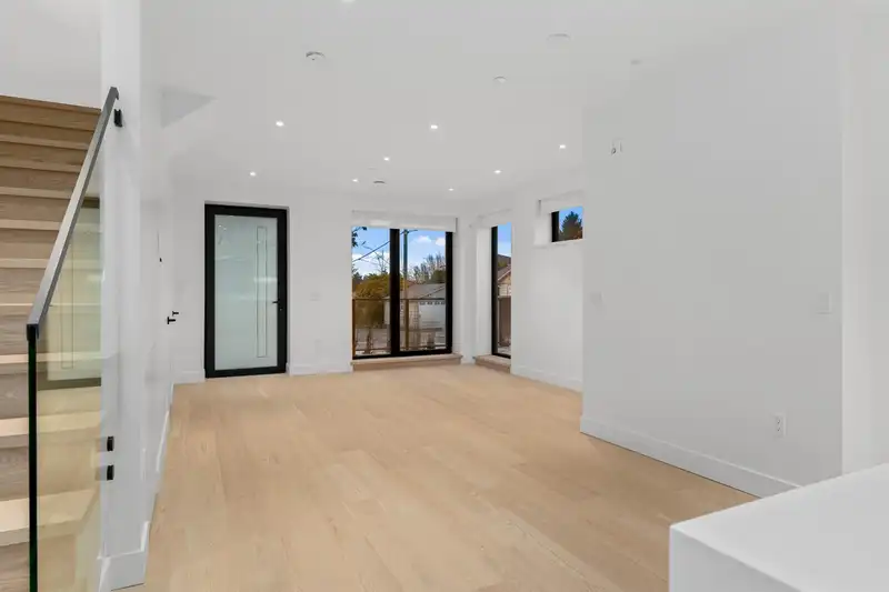 4460 ASH STREET - photo 4 of 37