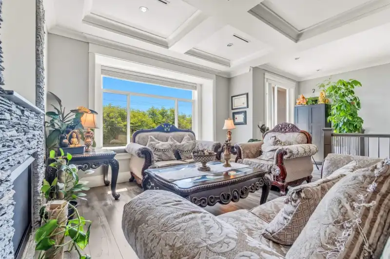331 E EIGHTH AVENUE - photo 1 of 35