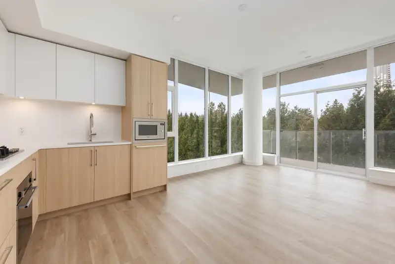 306 9675 KING GEORGE BOULEVARD - photo 3 of 40