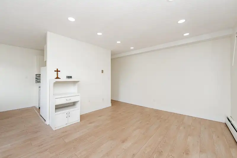 108 1444 MARTIN STREET - photo 3 of 34