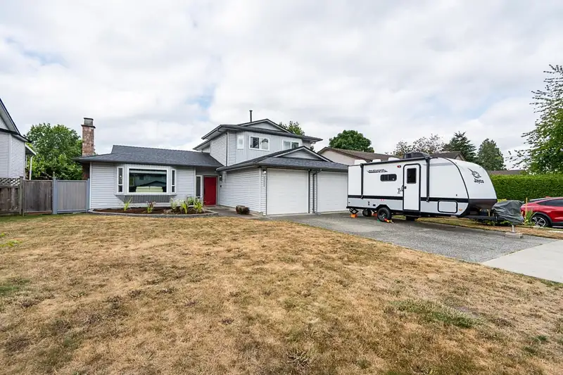 21233 92A AVENUE - photo 2 of 40