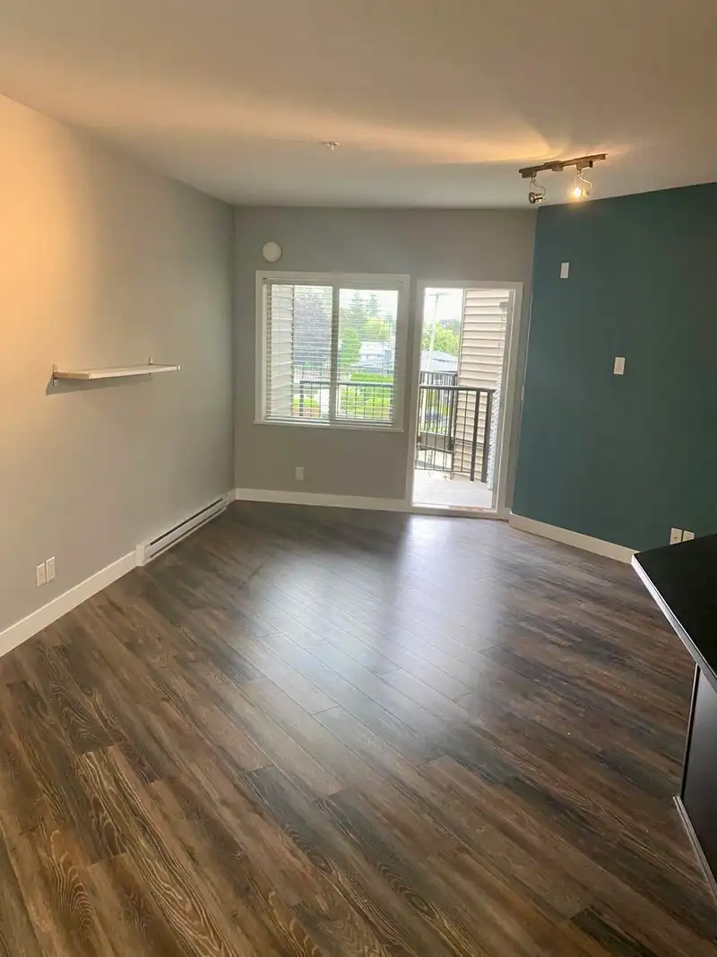317 11935 BURNETT STREET - photo 4 of 12