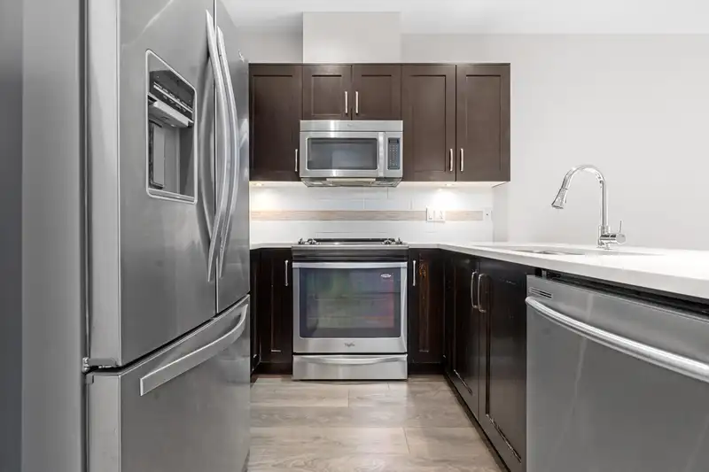 211 20728 WILLOUGHBY TOWN CENTRE DRIVE - photo 2 of 27