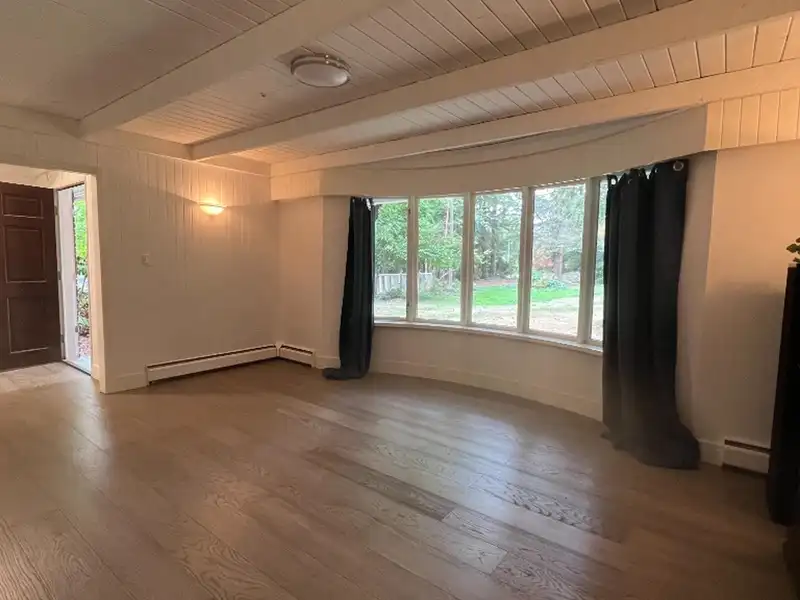 13768 32 AVENUE - photo 3 of 18
