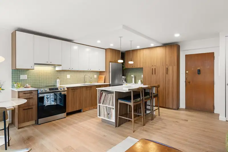 320 1445 MARPOLE AVENUE - photo 4 of 37