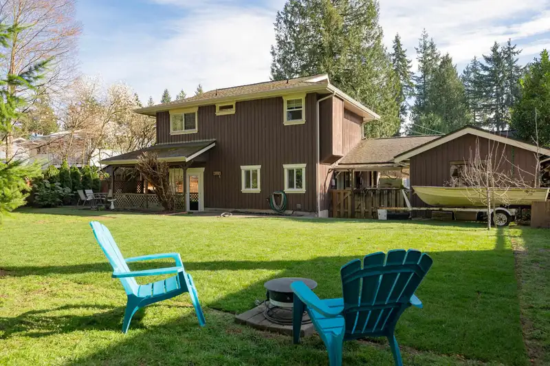 20157 43 AVENUE - photo 4 of 40