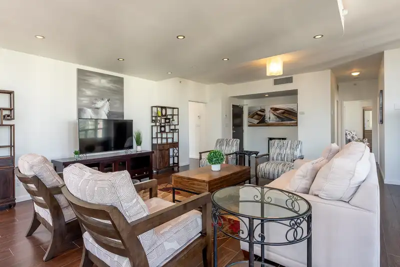2902 1166 MELVILLE STREET - photo 3 of 23