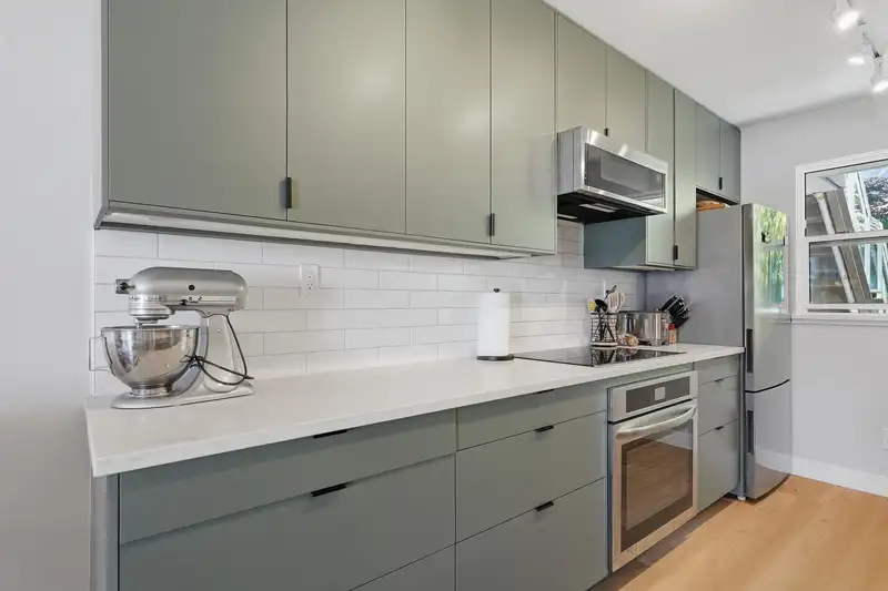 1284 W 8TH AVENUE - photo 4 of 33