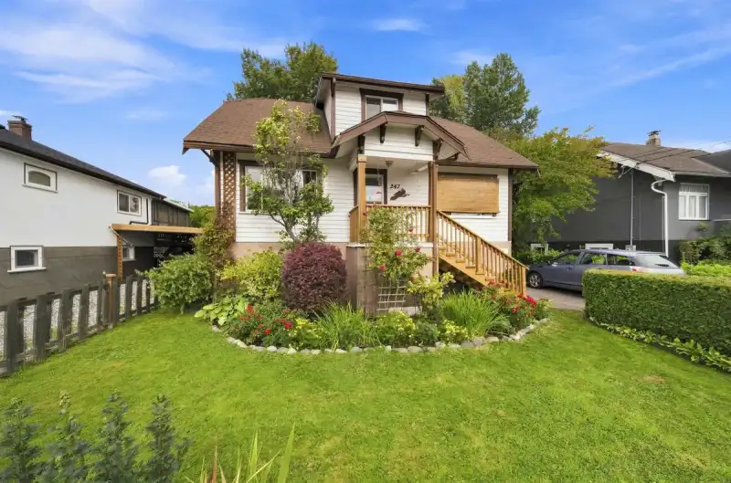 247 WOOD STREET - photo 1 of 33