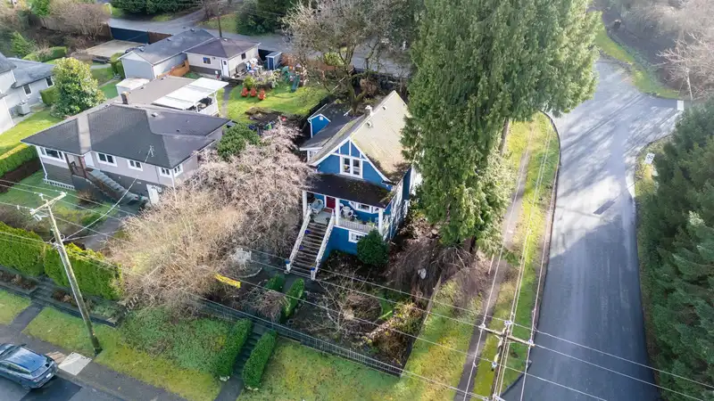 2201 ST GEORGE STREET - photo 1 of 39