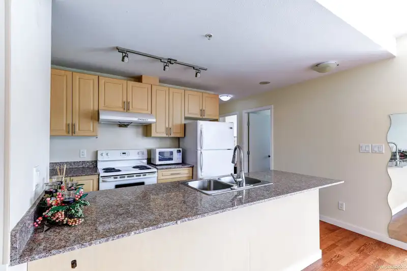 1005 6133 BUSWELL STREET - photo 3 of 27