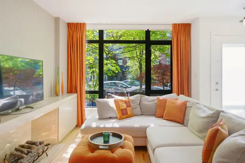 1259 RICHARDS STREET - photo 4 of 39