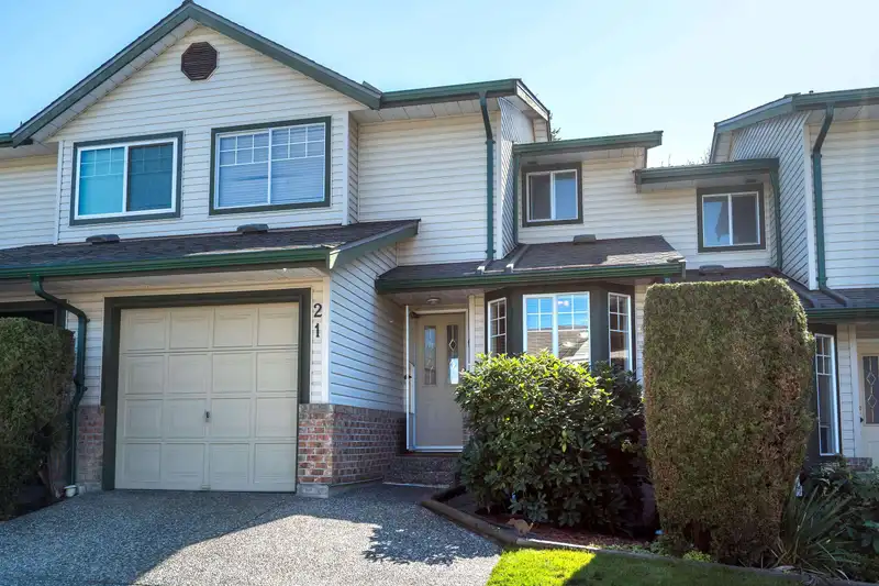 21 8863 216 STREET - photo 2 of 33
