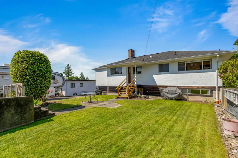 7988 SUSSEX AVENUE - photo 4 of 35