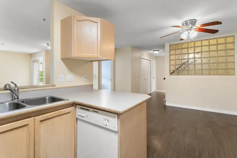 315 19721 64 AVENUE - photo 3 of 38