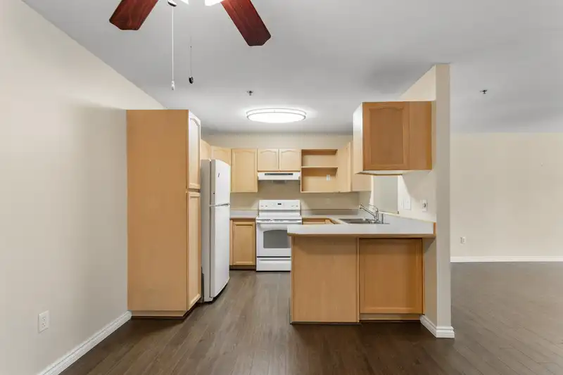 315 19721 64 AVENUE - photo 4 of 38