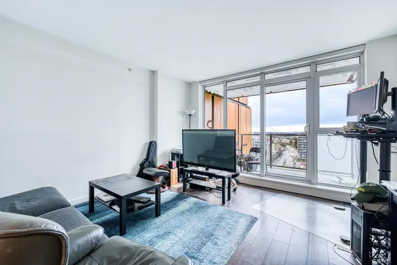 1806 285 E 10TH AVENUE - photo 4 of 25