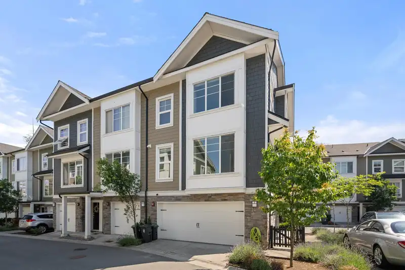 14 21150 76A AVENUE - photo 1 of 28