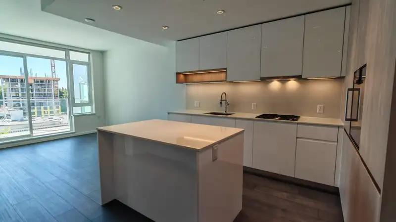 606 6200 MINORU BOULEVARD - photo 4 of 18