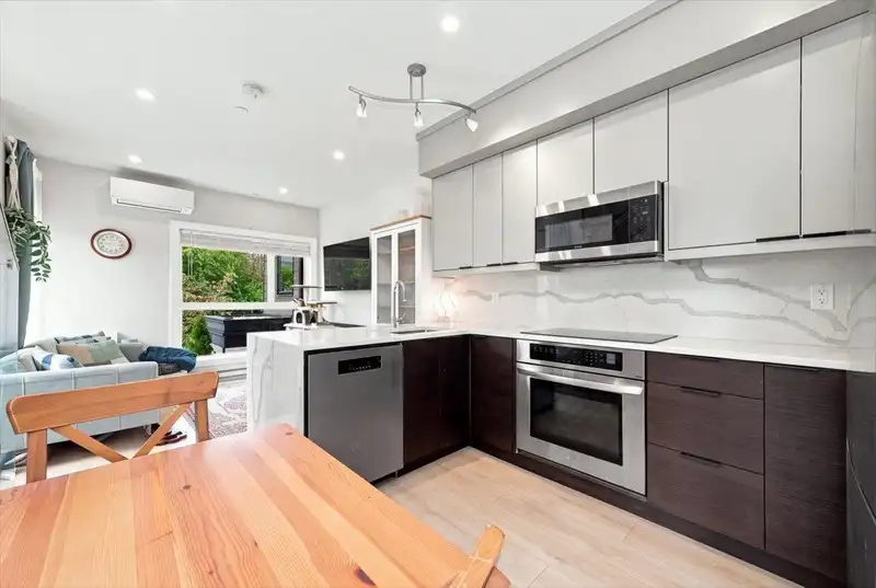 226 E 8TH STREET - photo 3 of 29