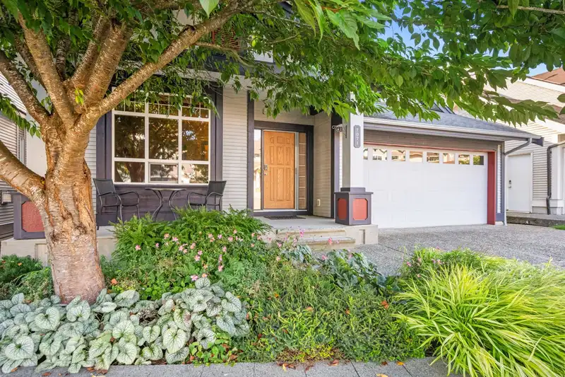 7071 200A STREET - photo 2 of 40
